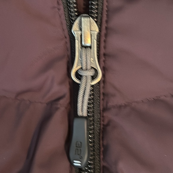 32 Degrees Heat Maroon Puffer‎ Jacket in Size M - Picture 16 of 16
